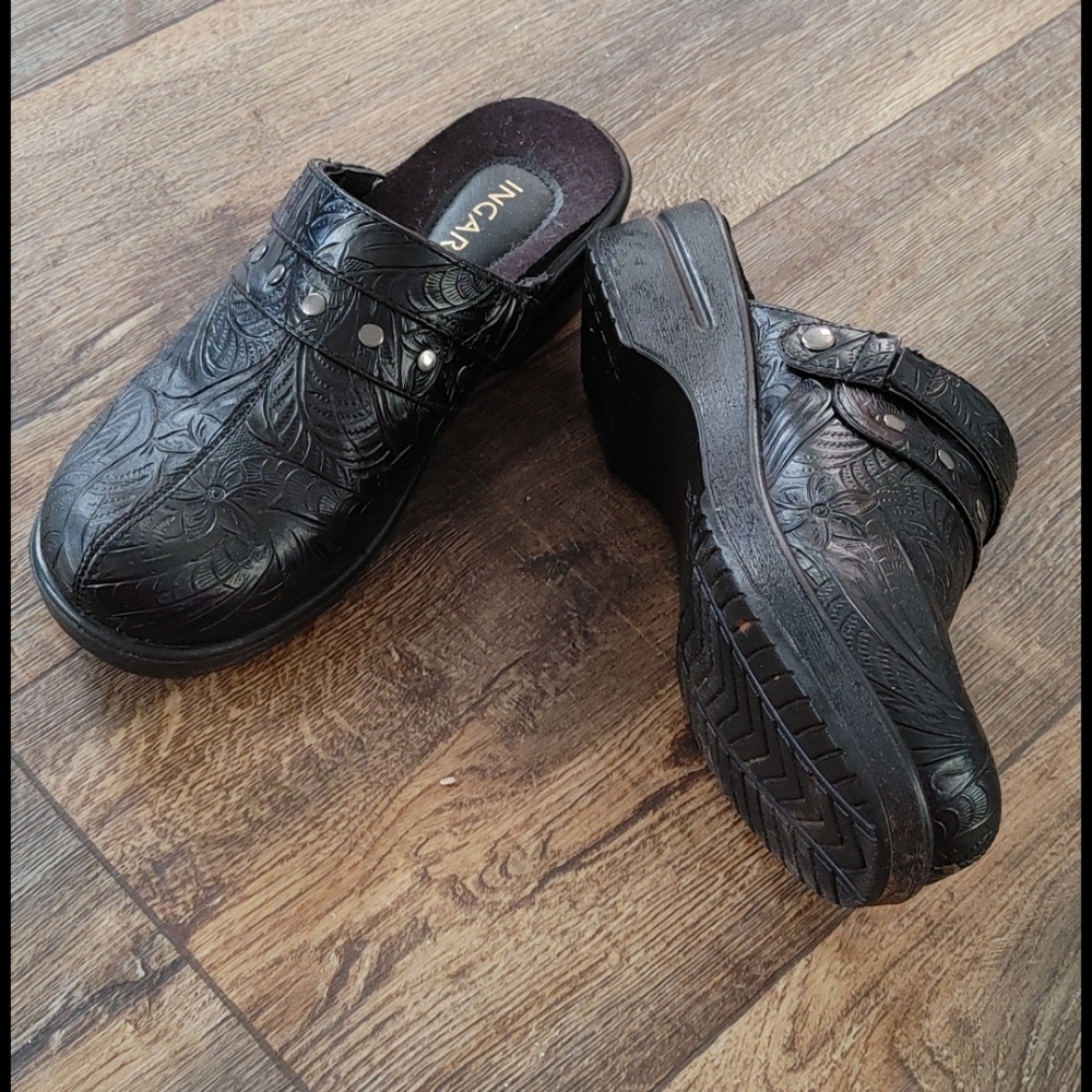 Clogs - Picture 2 of 2